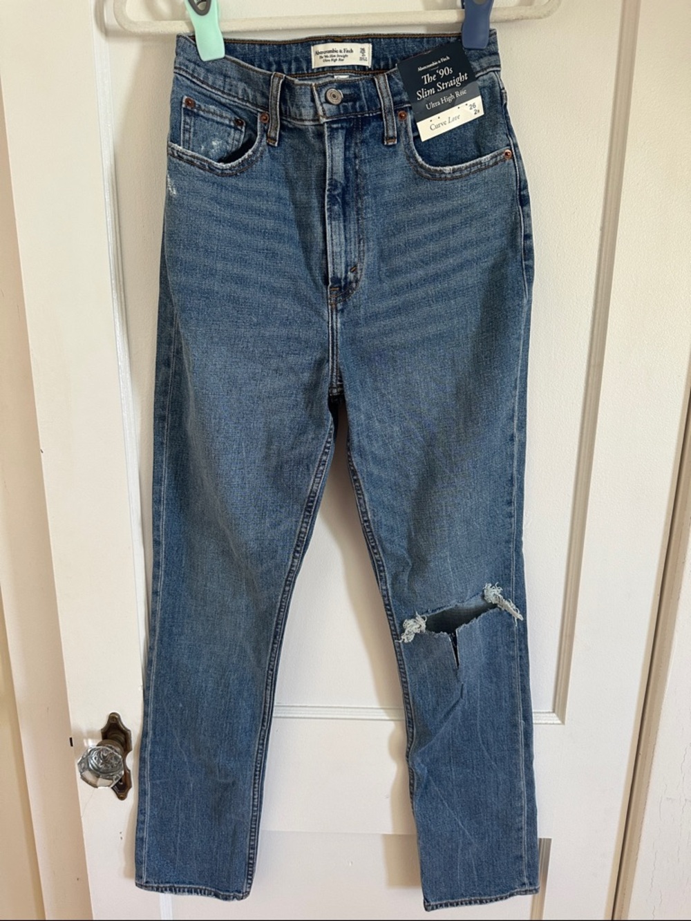 Abercrombie & Fitch Ultra High Rise The 90s Slim Straight Jeans